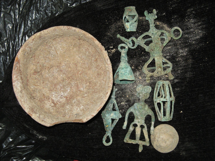Iranian treasure hunter finds bronze artifacts with 3D metal detector eXp 4000
